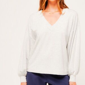 Travis Mathew Cloud Terry V Neck Oversized White‎ Super Soft Blouse Size XS